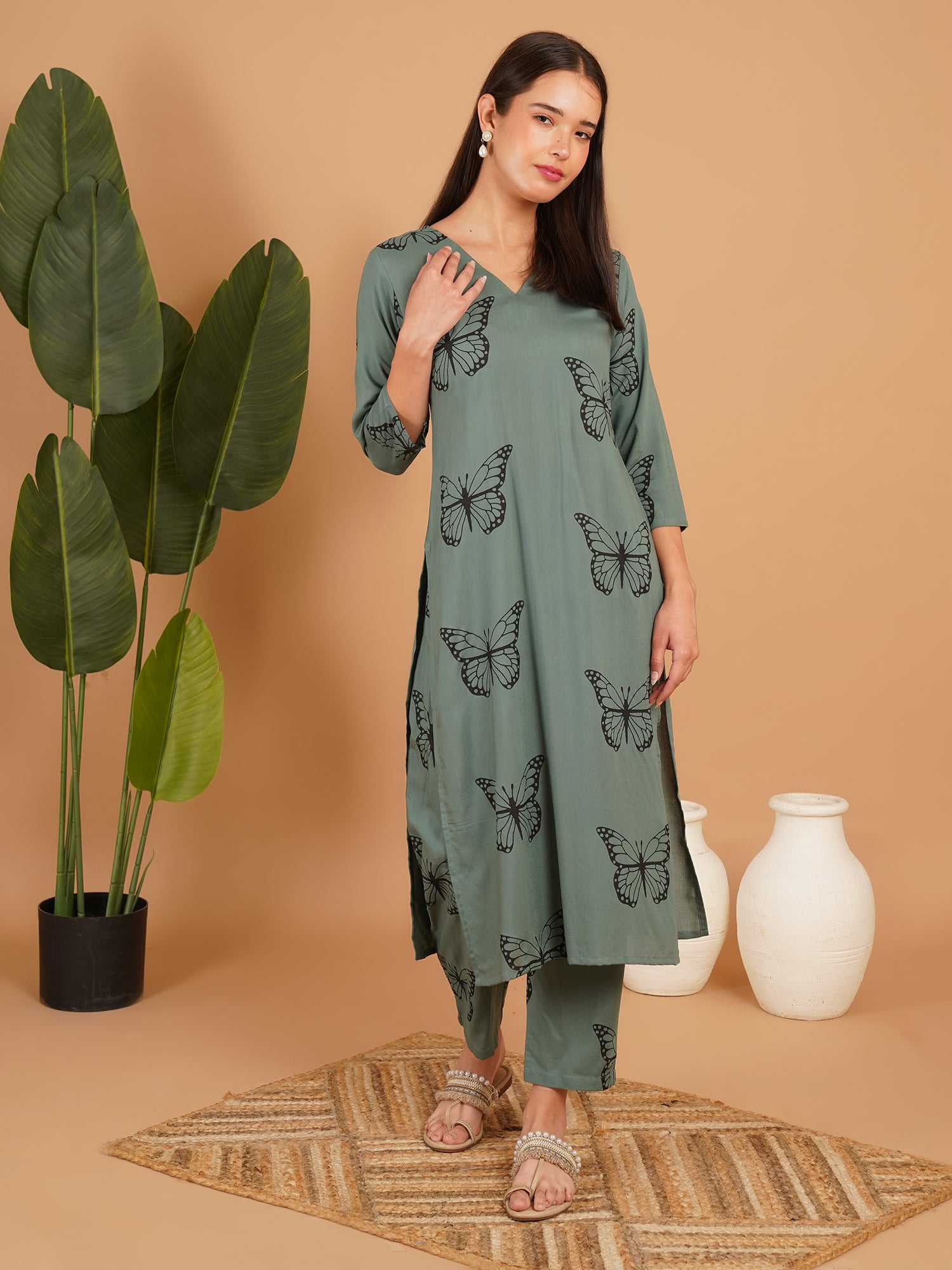 Animal Printed V-Neck Straight Kurta With Trousers