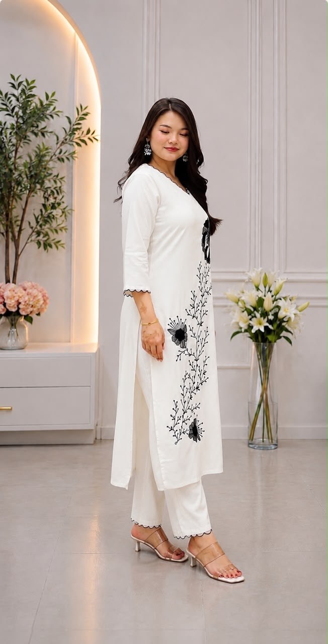 Elegant White Floral Printed Kurta Set