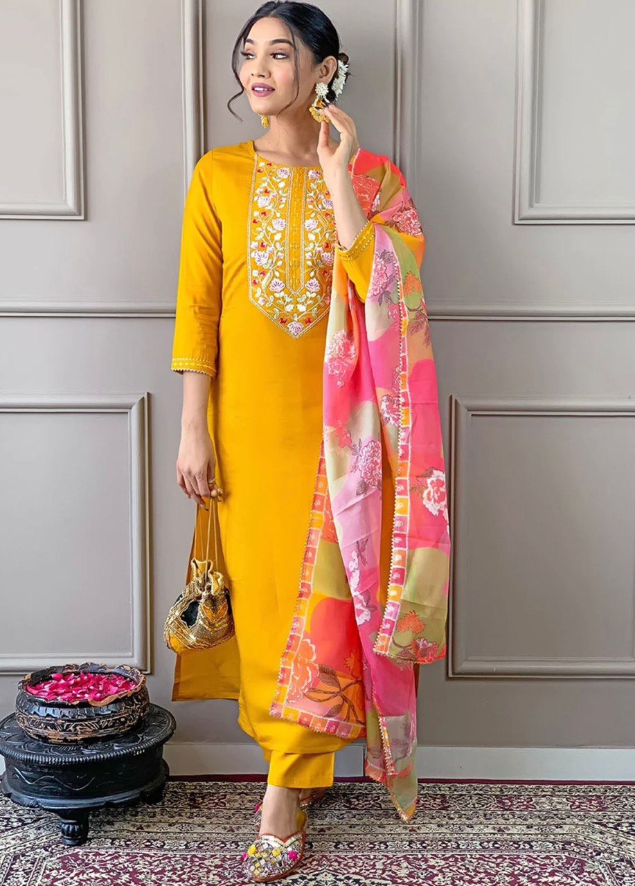 Mehera Vertican Silk Kurta Set