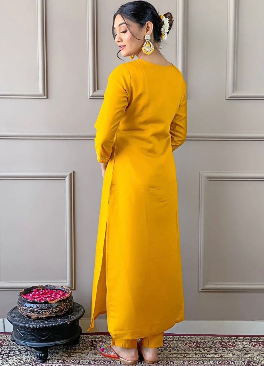 Mehera Vertican Silk Kurta Set